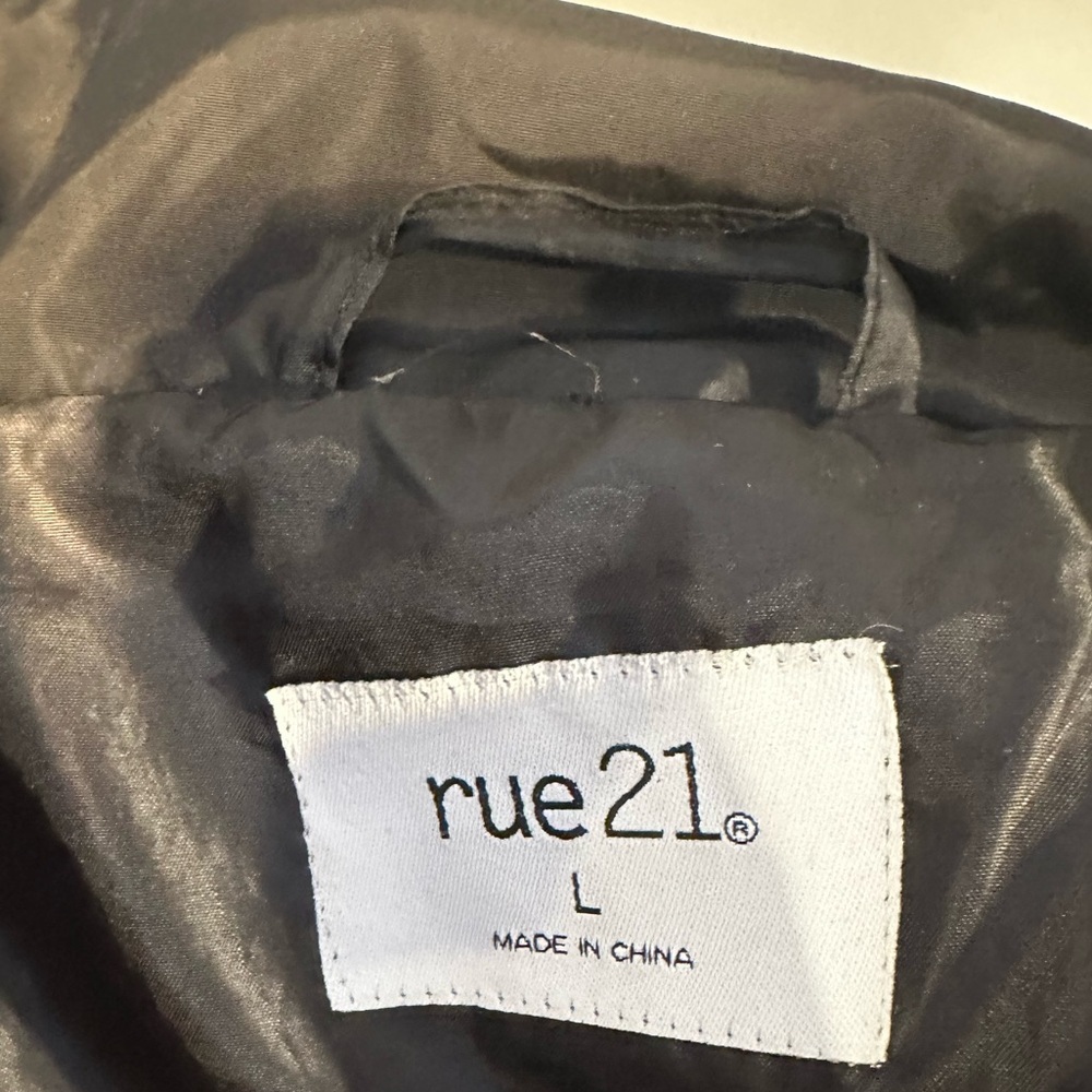 Rue21 black Puffer Jacket women’s large - Picture 8 of 8
